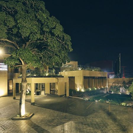 Avari Boutique Мултан Екстериор снимка